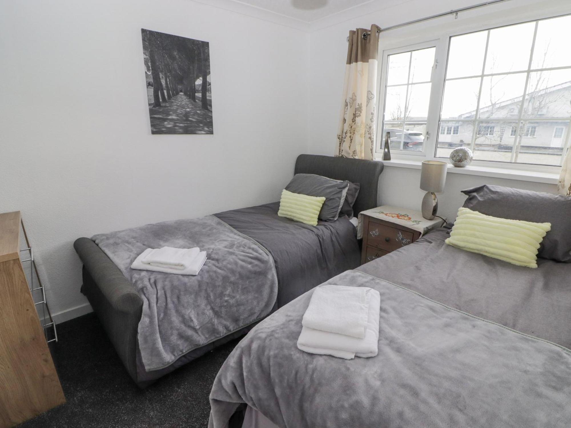 48 Gower Holiday Village Суонси Экстерьер фото