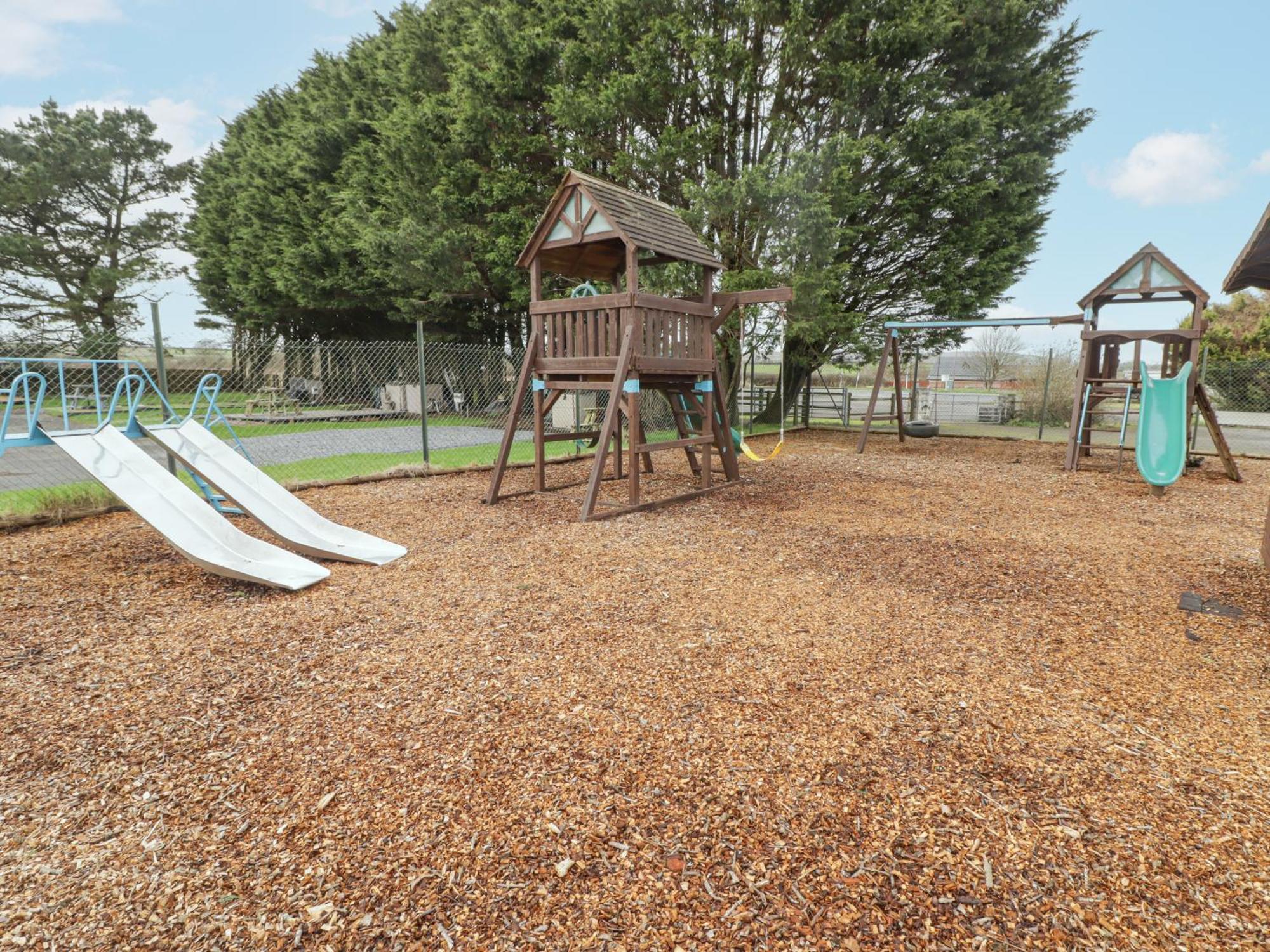 48 Gower Holiday Village Суонси Экстерьер фото